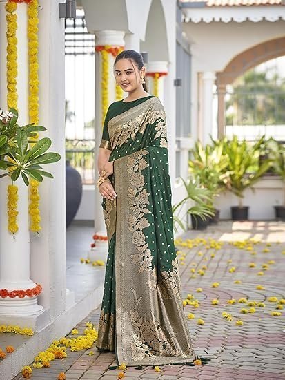 Trendy Banarasi Woven Saree with Heavy Jacquard Work, Elegant Design, Silk Saree with Maching Lace Border Unstitched Blouse Piece for Weddings & Festive Occasions - Image 4